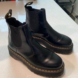 Dr Martens 2976 SMOOTH LEATHER PLATFORM CHELSEA BOOTS. Size 10
